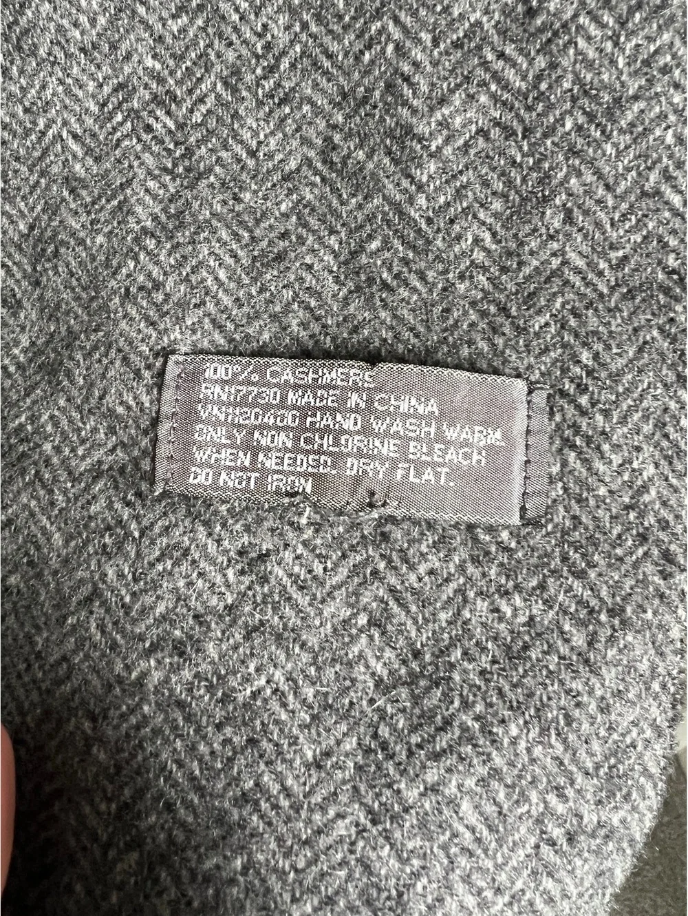 100% Cashmere Scarf Gray Herringbone Fringe Unisex Winter Classic 64 x 12